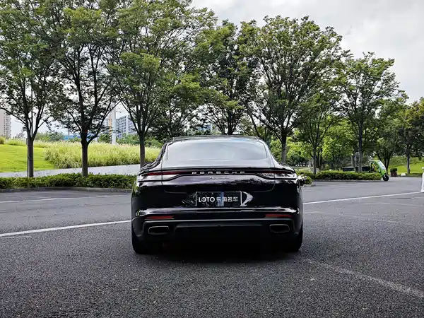 Porsche Panamera 2022