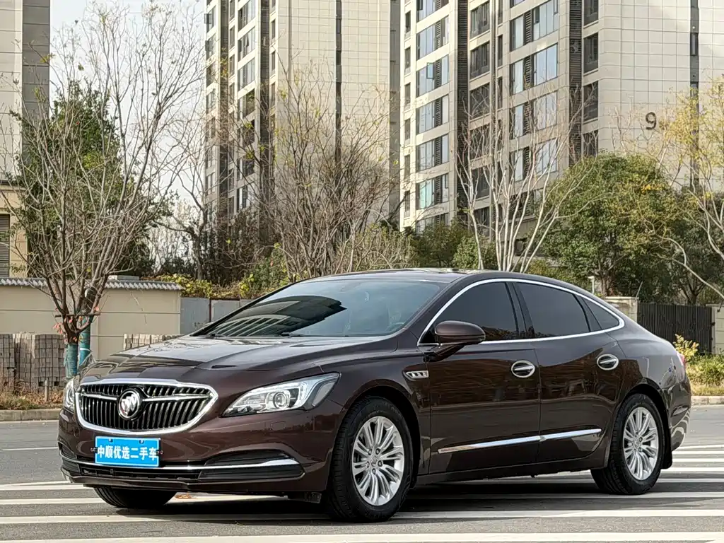 Buick LaCrosse 2017 — фото 1