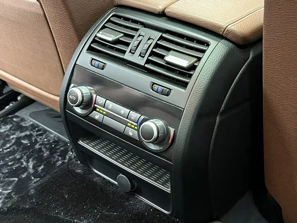 BMW 5 Series 2014 — фото 16