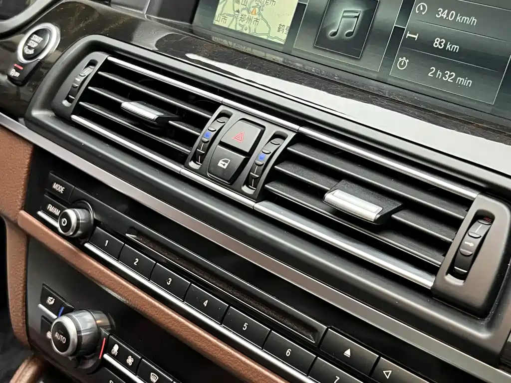 BMW 5 Series 2014 — фото 19