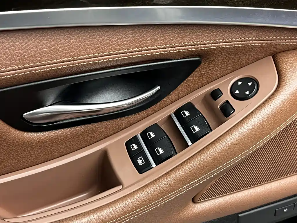 BMW 5 Series 2014 — фото 25