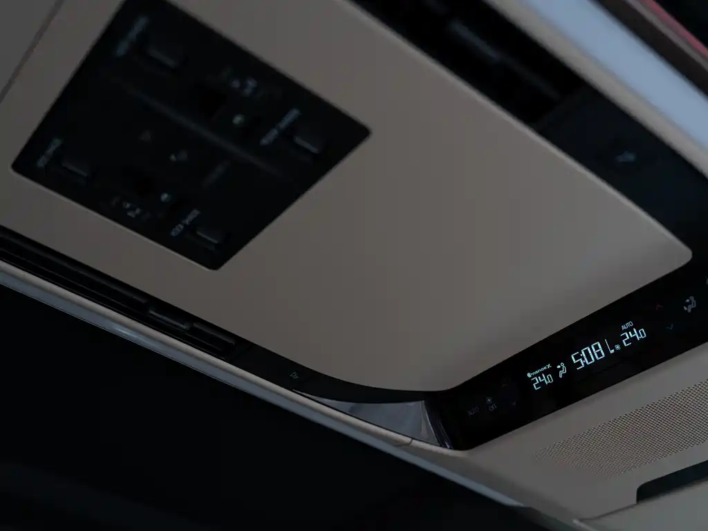 Toyota Alphard 2024 — фото 13