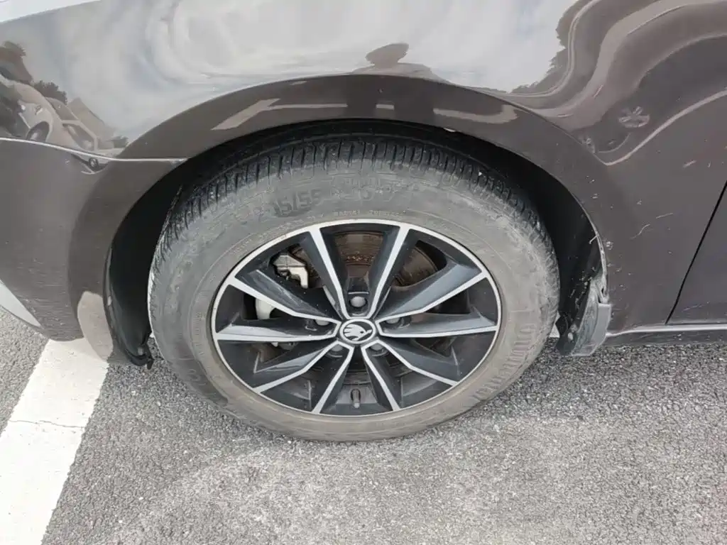 Skoda Octavia 2017 — фото 23