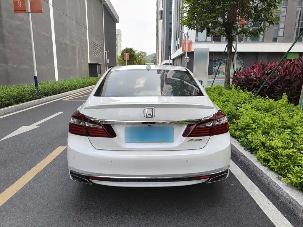 Honda Accord 2016 — фото 23