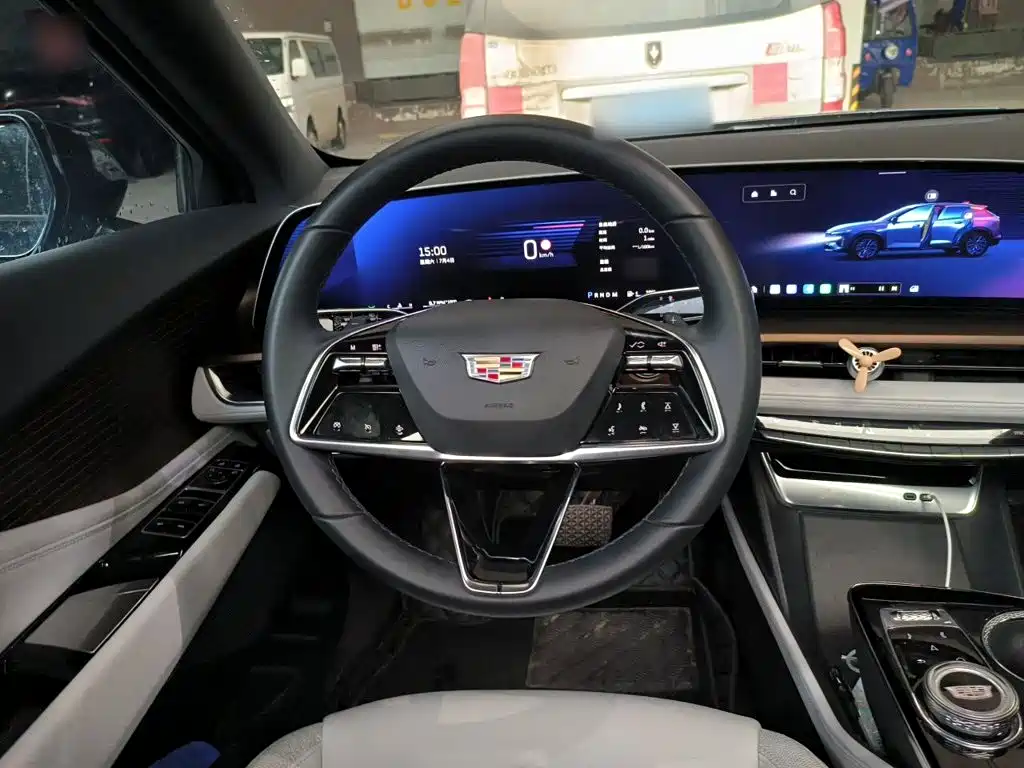 Cadillac GT4 2024 — фото 11