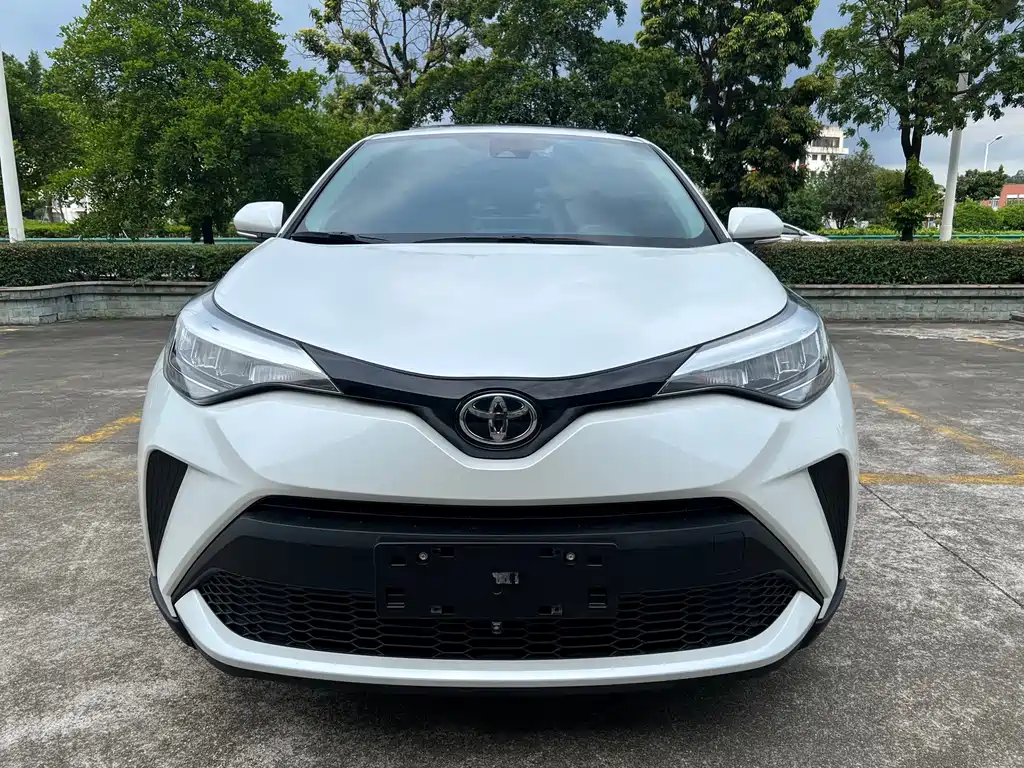 Toyota C-HR 2023 — фото 2