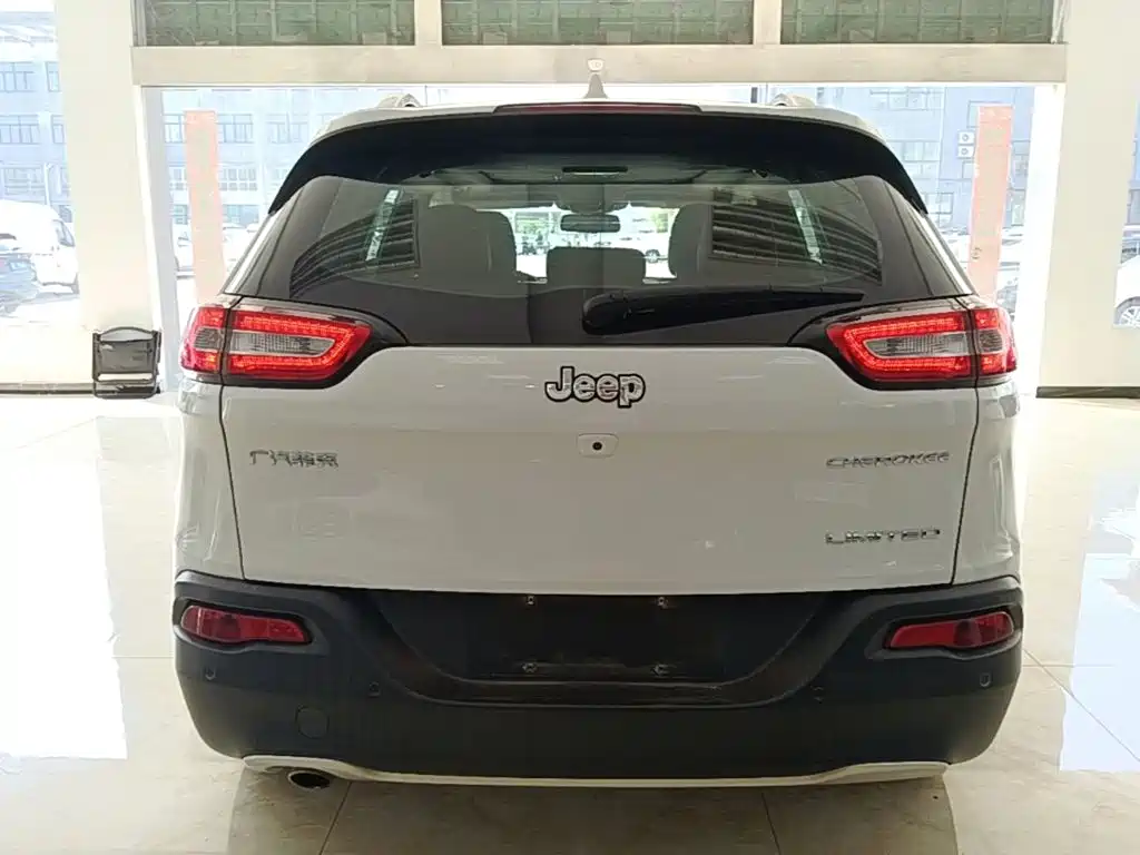 Jeep Cherokee 2018 — фото 6