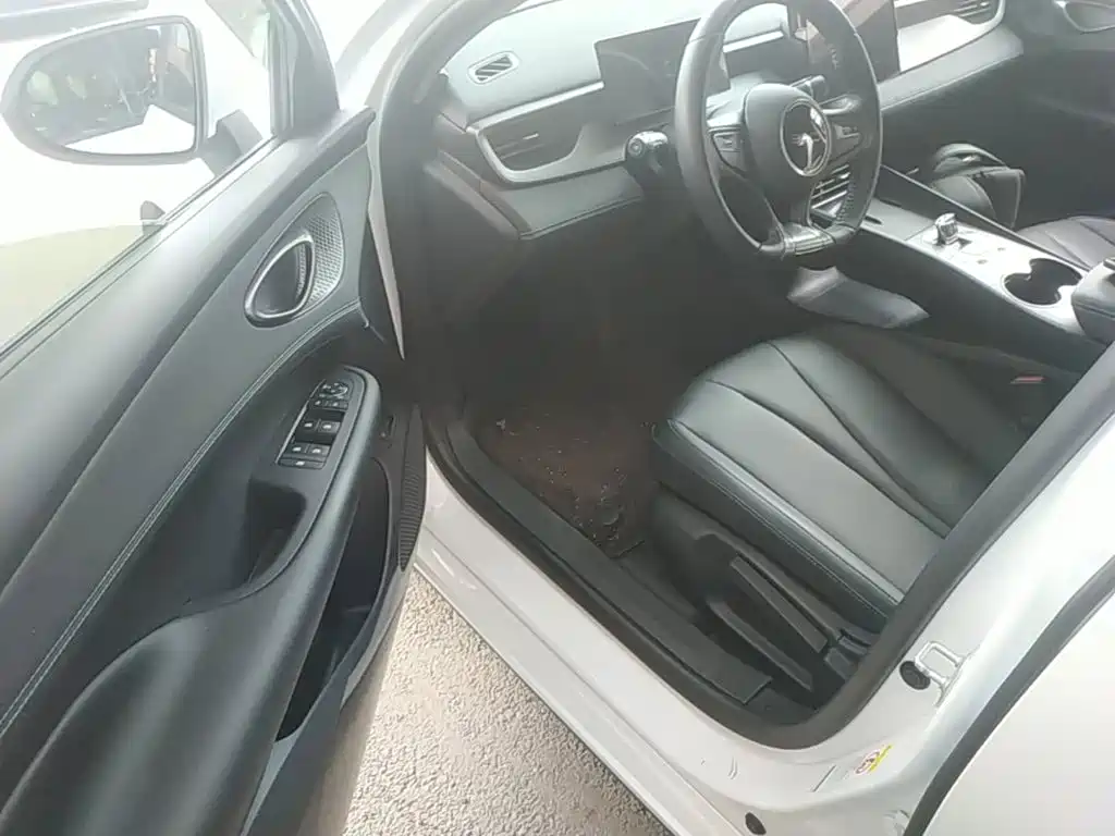 BYD Seal 05 DM-i 2025 — фото 13