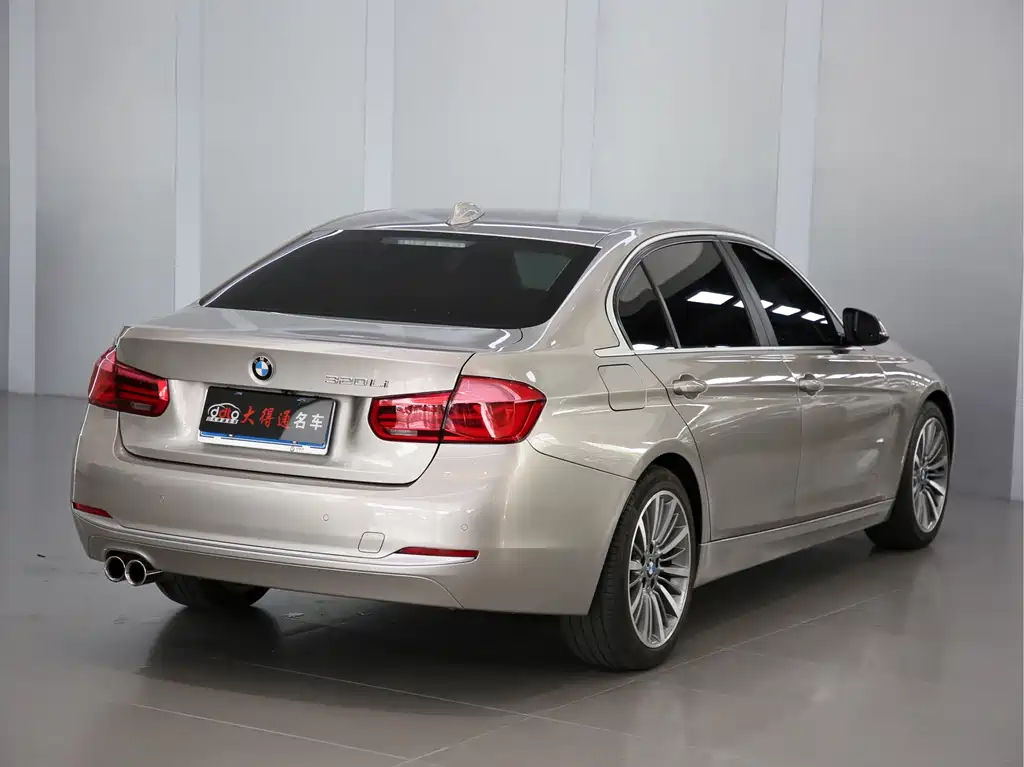 BMW 3 Series 2018 — фото 14