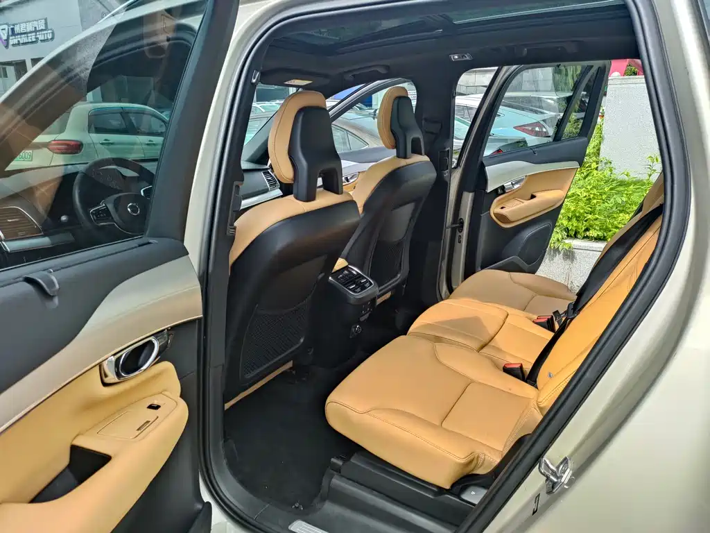 Volvo XC90 2017 — фото 12