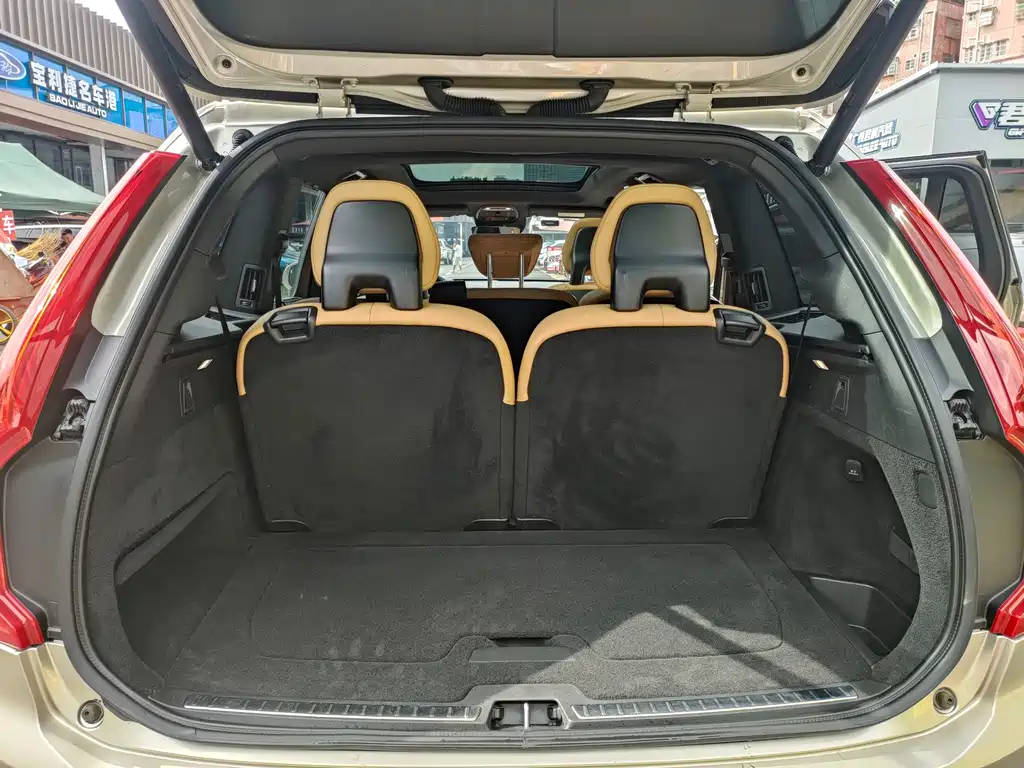 Volvo XC90 2017 — фото 13