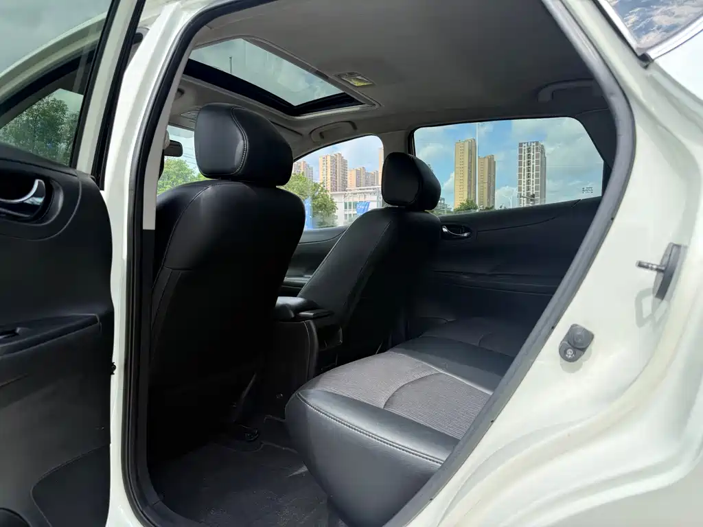 Nissan Tiida 2014