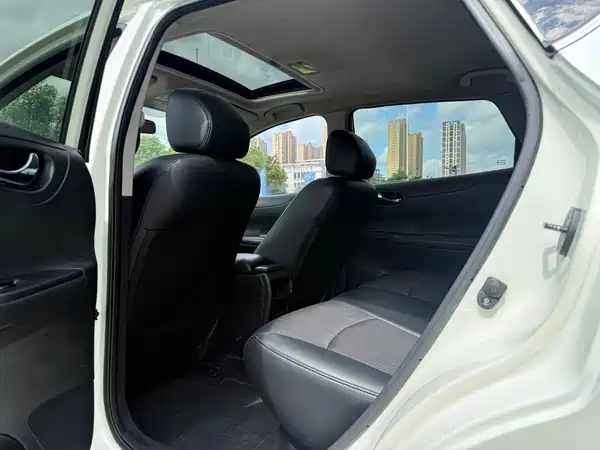 Nissan Tiida 2014