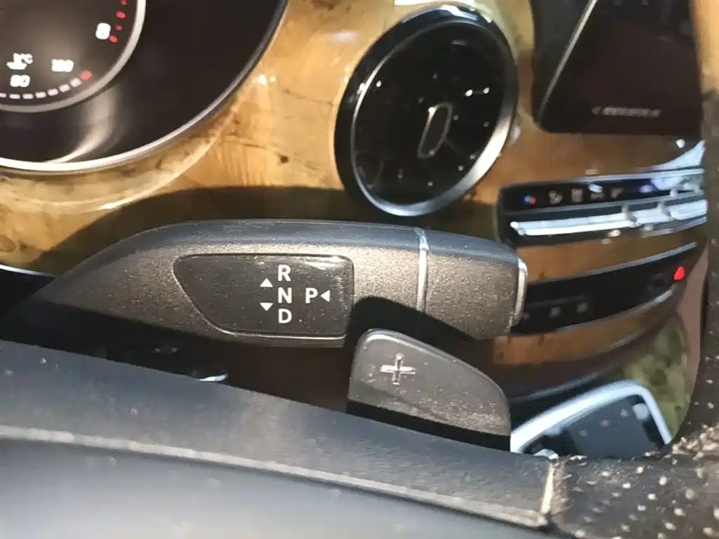 Mercedes-Benz V-Class 2023 — фото 14