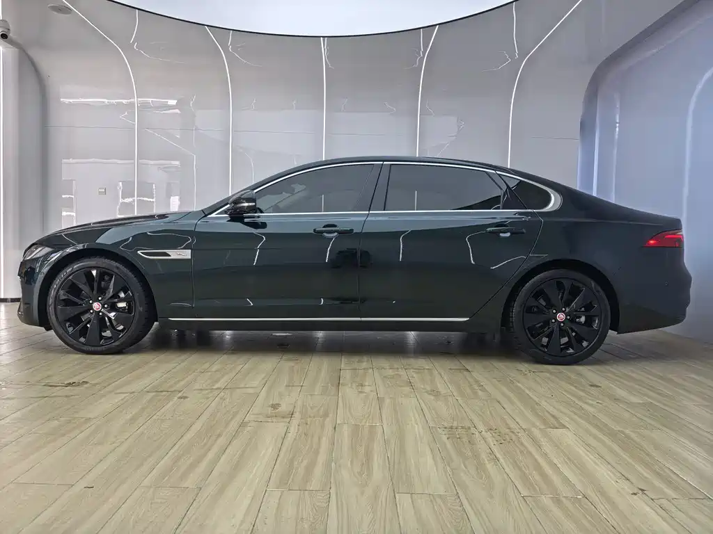 Jaguar XFL 2025 — фото 13