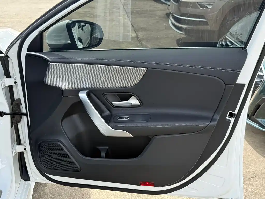 Mercedes-Benz A-Class 2022 — фото 18