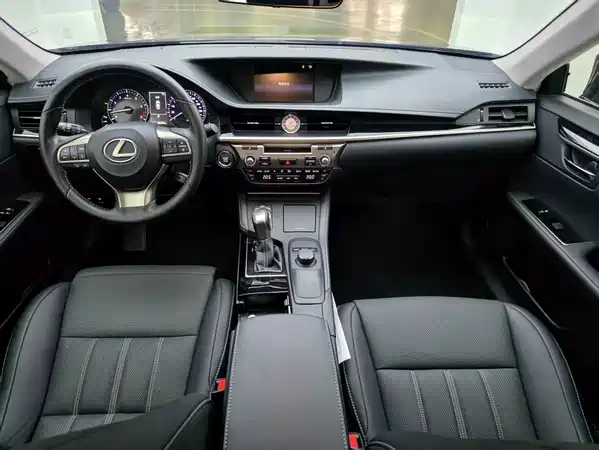 Lexus ES 2017