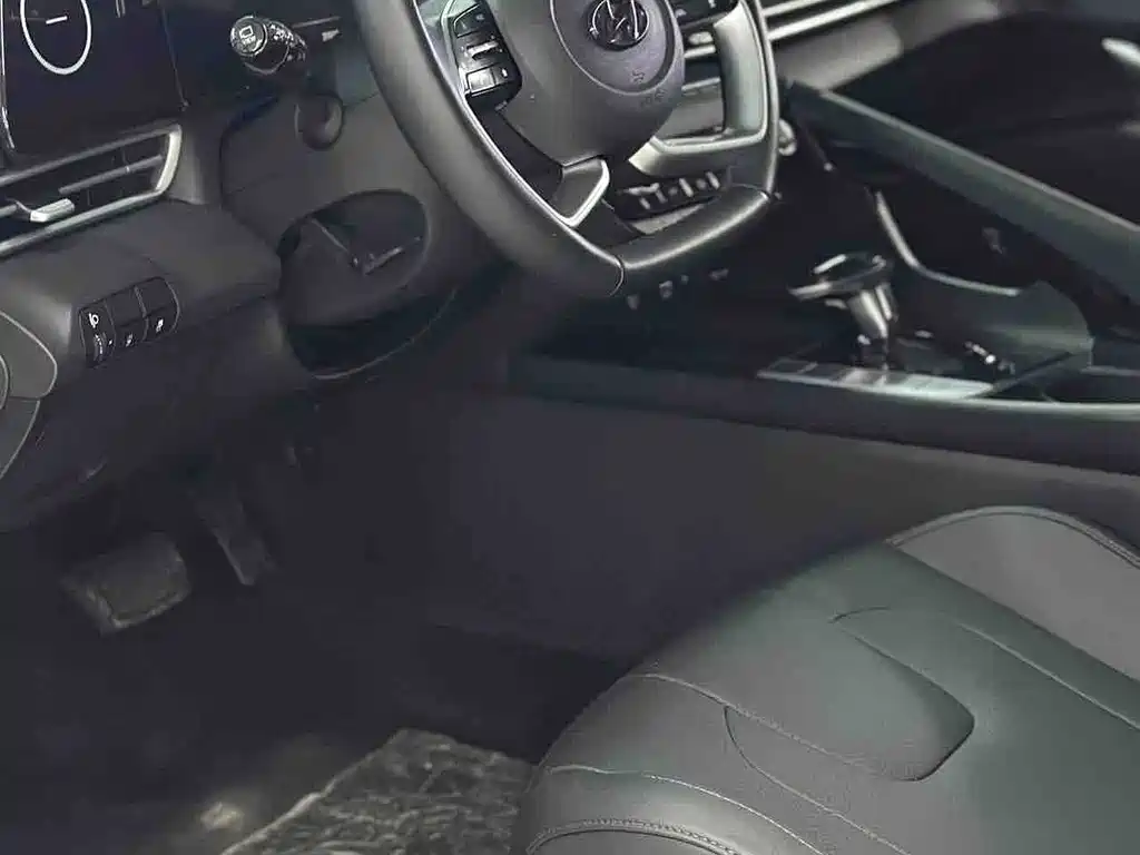 Hyundai Elantra 2023 — фото 10