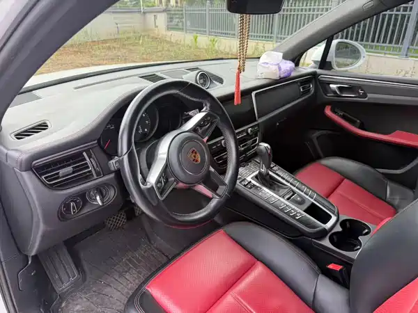 Porsche Macan 2021