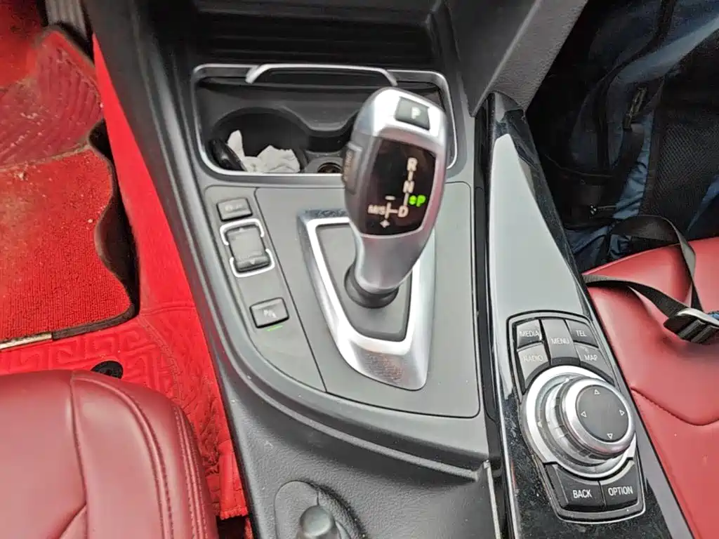 BMW 3 Series 2016 — фото 14