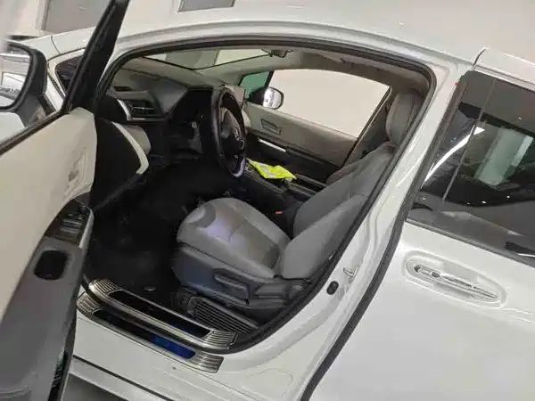 Toyota Granvia 2025