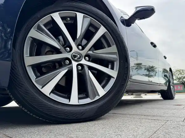 Lexus ES 2019