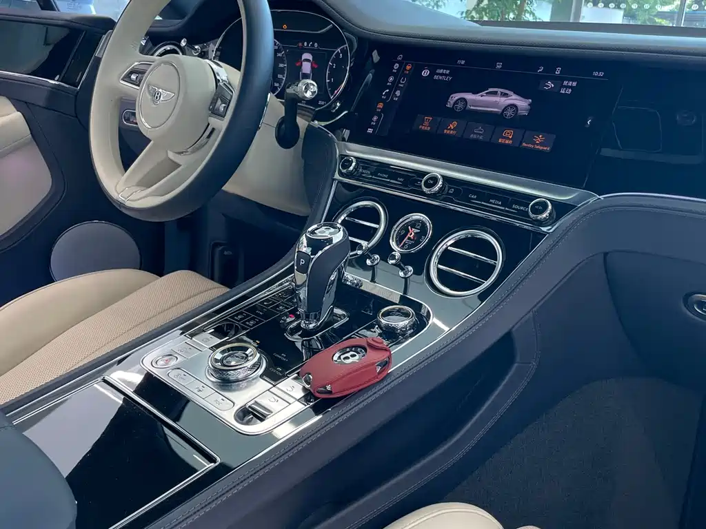 Bentley Continental 2023 — фото 11
