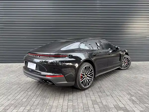 Porsche Panamera 2025