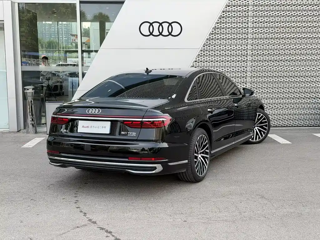 Audi A8 2025