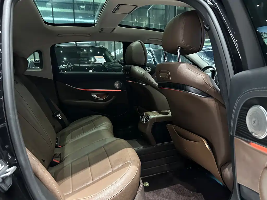 Mercedes-Benz E-Class 2019 — фото 16