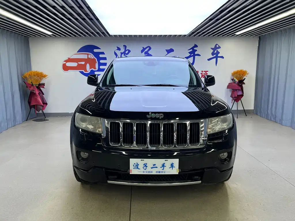 Jeep Grand Cherokee 2013 — фото 2