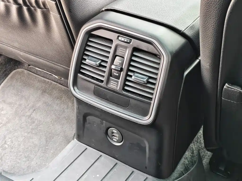 Porsche Macan 2018 — фото 14