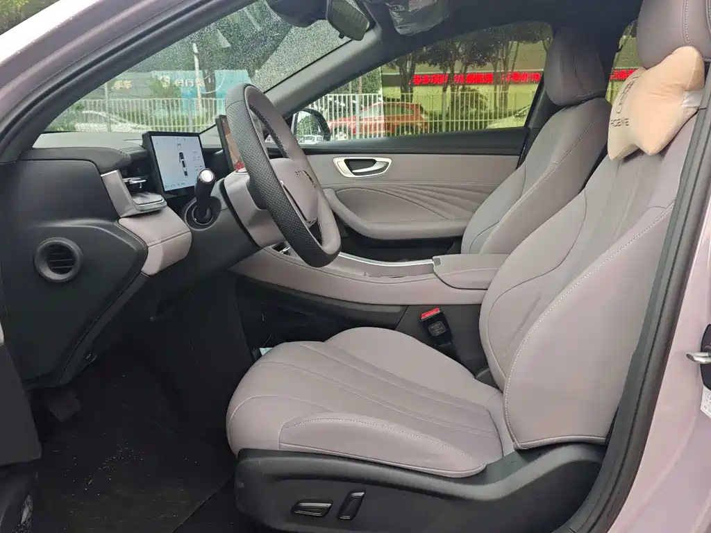 Roewe M7 DMH 2025 — фото 17