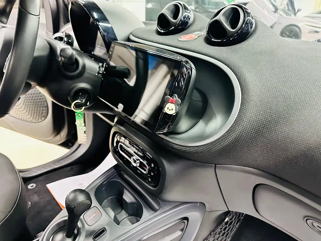 smart Fortwo 2018 — фото 25