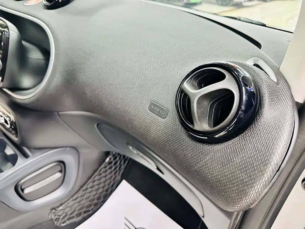 smart Fortwo 2018 — фото 23