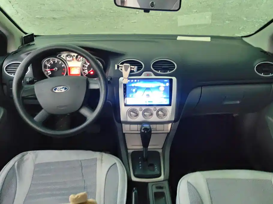 Ford Focus 2012 — фото 12