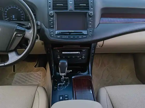 Toyota Crown 2010