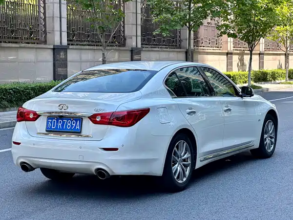 Infiniti Q50L 2015