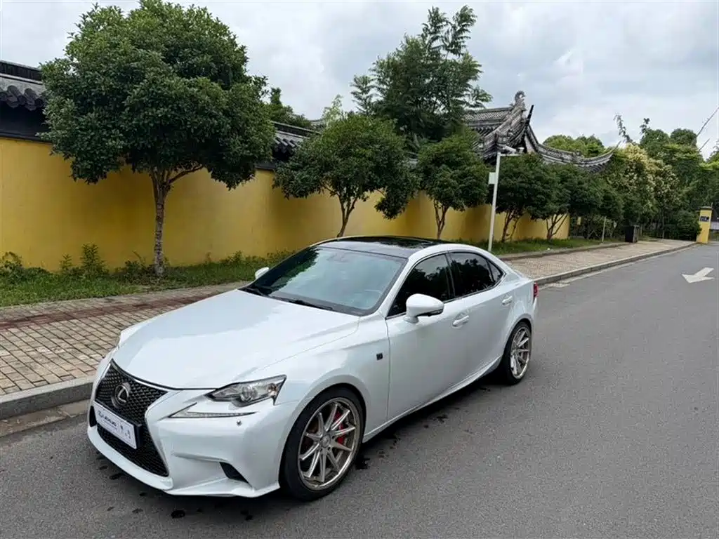 Lexus IS 2014