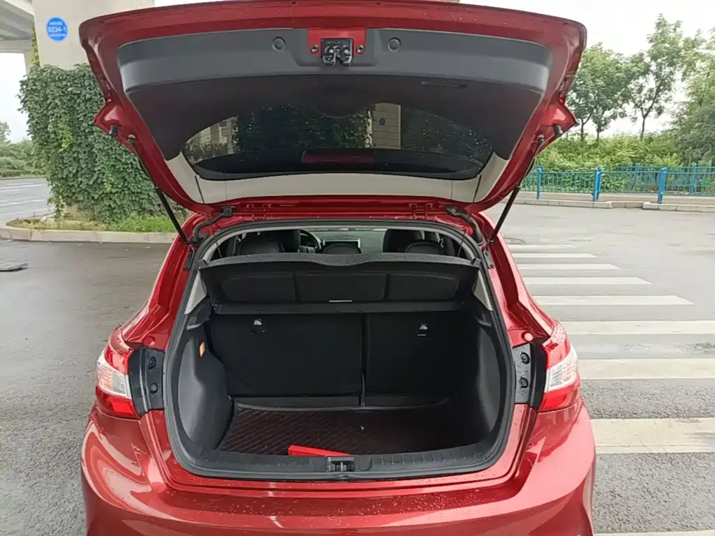 Nissan Tiida 2019 — фото 19