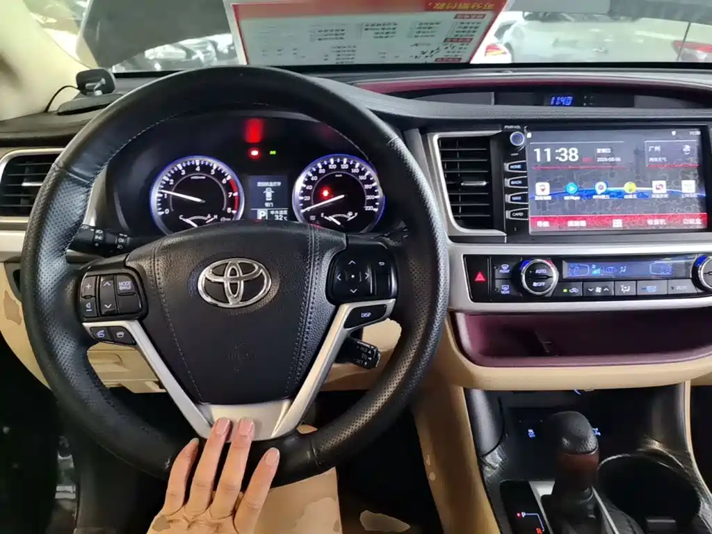 Toyota Highlander 2016 — фото 10