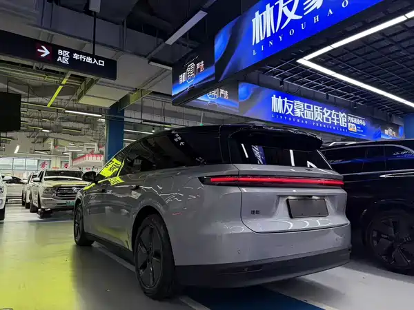 Li Auto i8 2026