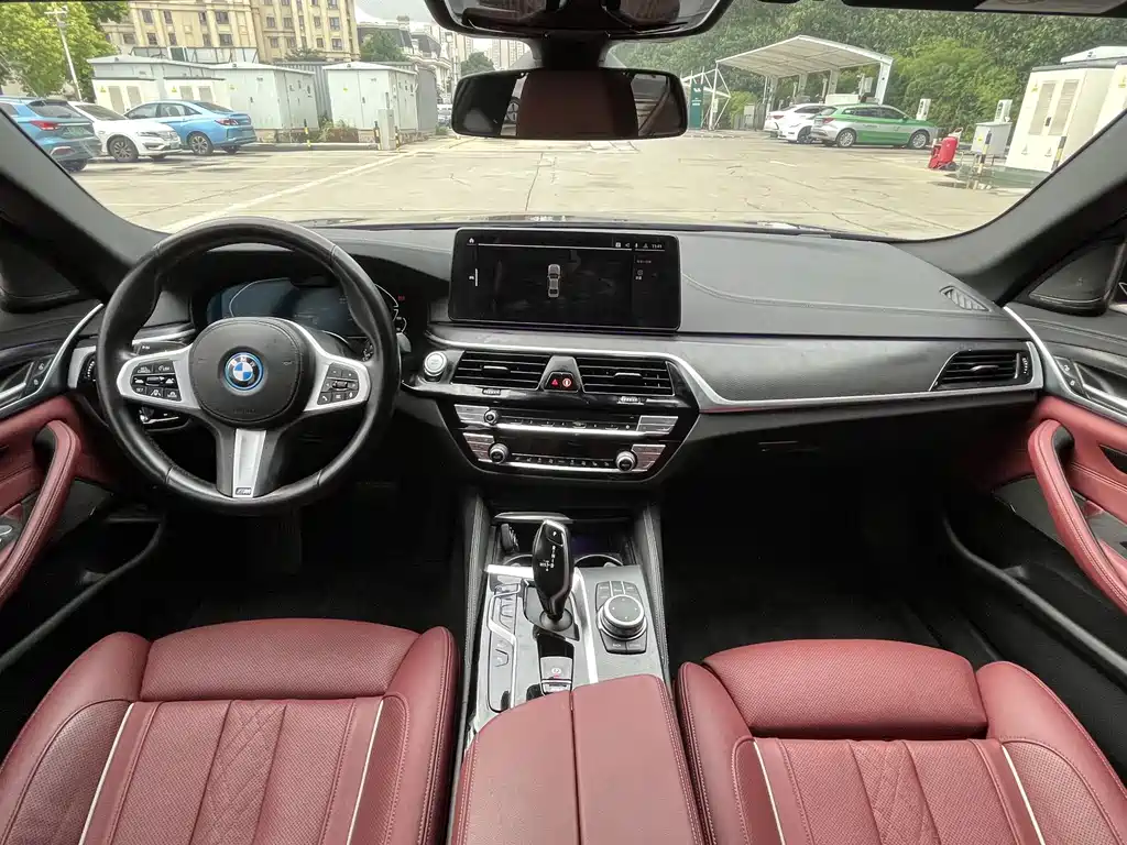 BMW 5 Series New Energy 2022 — фото 10
