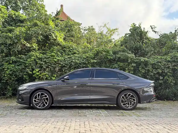Lincoln Z 2023