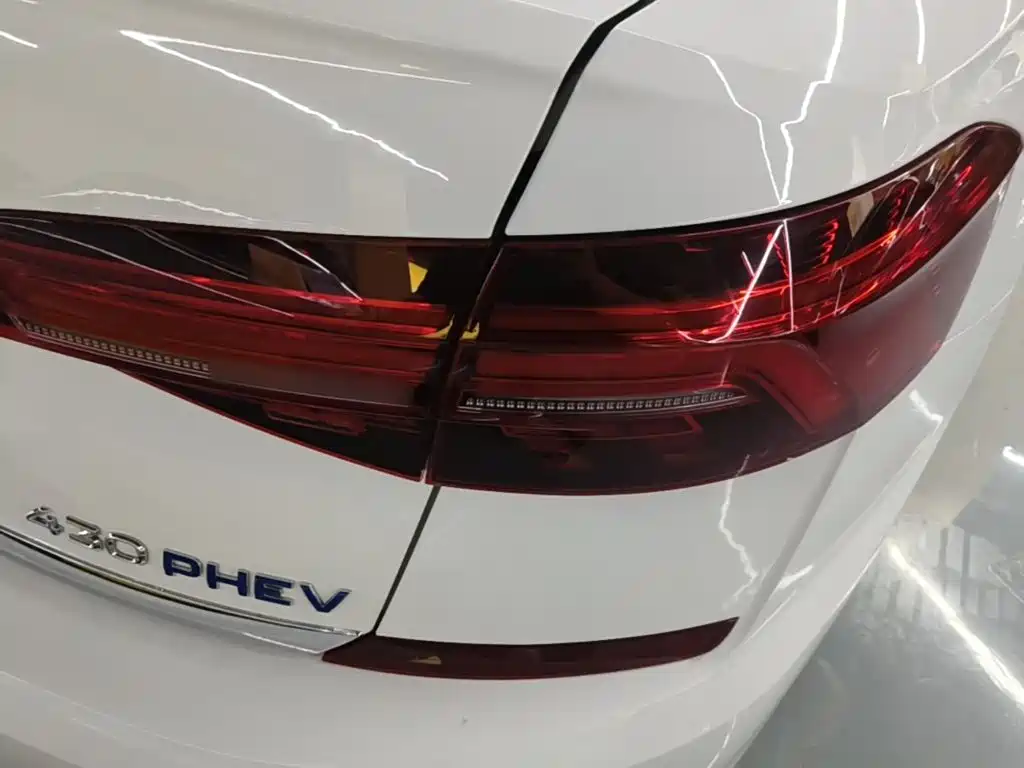 Volkswagen Passat Plug-In Hybrid 2019 — фото 8