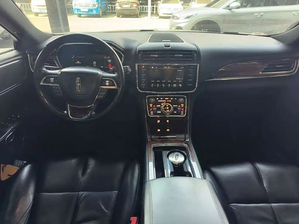 Lincoln Continental 2018 — фото 10