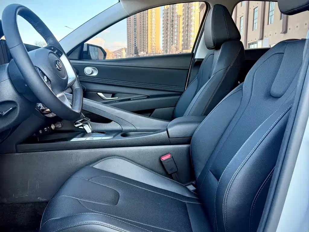 Hyundai Elantra 2023 — фото 10