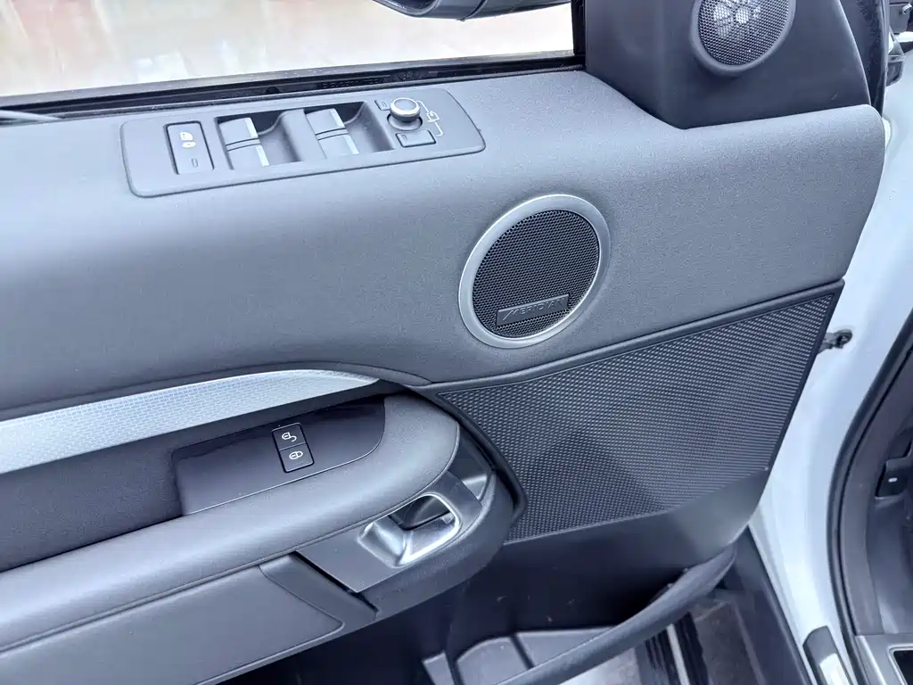 Land Rover Discovery 2020 — фото 6