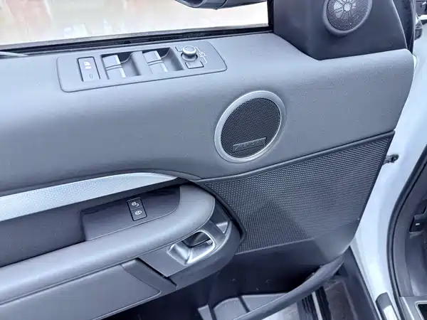 Land Rover Discovery 2020