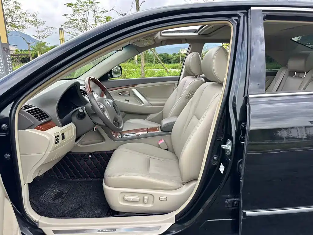 Toyota Camry 2015 — фото 23